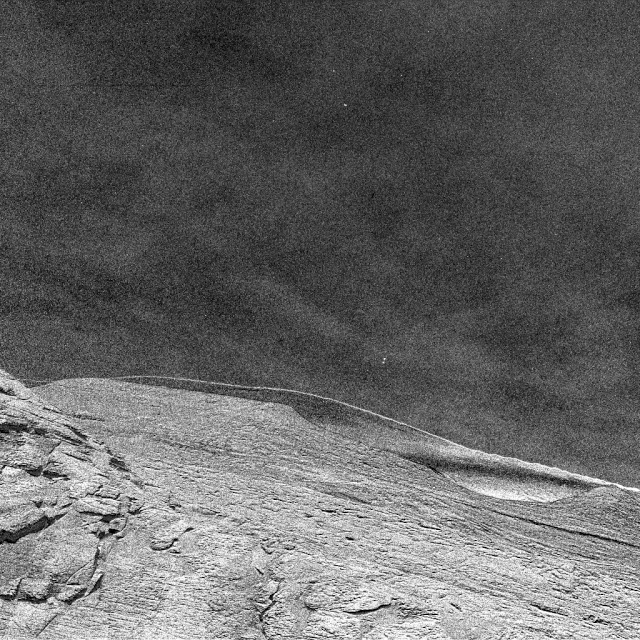 La sonda Curiosity su Marte osserva bellissime nuvole alla deriva

