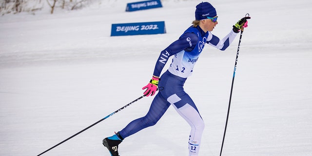 Remi Lindholm della Finlandia gareggia durante la 15 km di sci di fondo classico maschile durante le Olimpiadi invernali di Pechino 2022 presso il National Cross-Country Ski Center l'11 febbraio 2022 a Zhangjiakou, in Cina.  (Photo by Tom Wheeler/VOIGT/DeFodi Images via Getty Images)