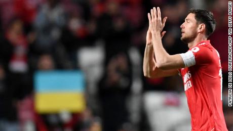 Roman Yarmashuk: le star di Ucraina e Benfica piangono dopo una standing ovation