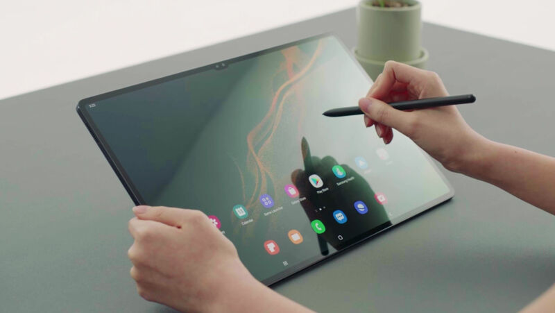 Immagine promozionale di un tablet gigante usato.