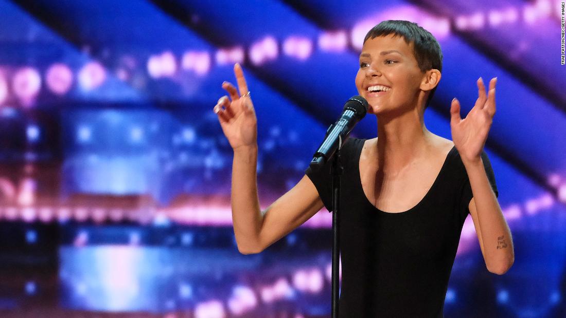 Il concorrente di America's Got Talent Nightbird muore dopo una battaglia contro il cancro

