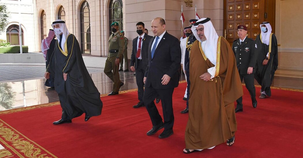 Il leader israeliano Naftali Bennett incontra la sua controparte del Bahrein e segnala un cambiamento regionale

