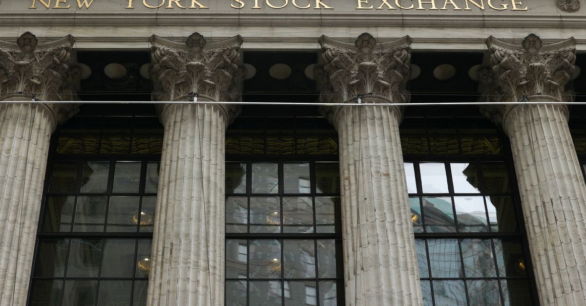 Wall Street cade mentre gli investitori digeriscono le sanzioni russe

