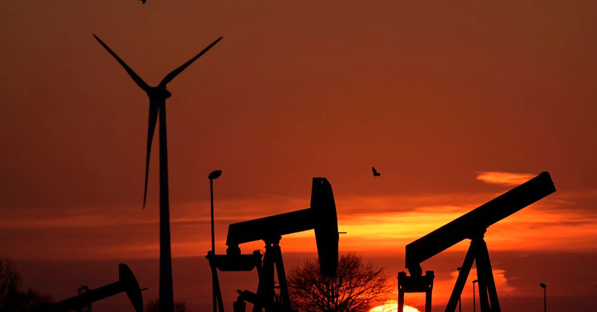Il petrolio crolla del 17%, come affermano gli Emirati Arabi Uniti per sostenere l'aumento della produzione


