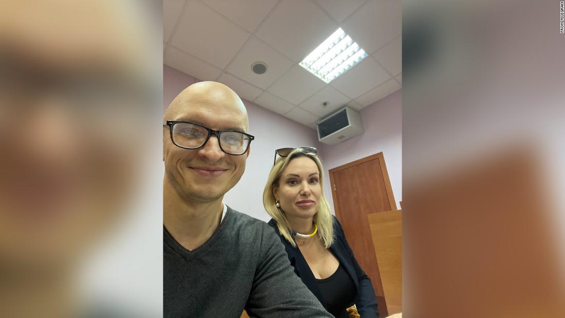 Marina Ovsianikova: la giornalista televisiva russa che ha protestato in onda contro la guerra in Ucraina appare in tribunale

