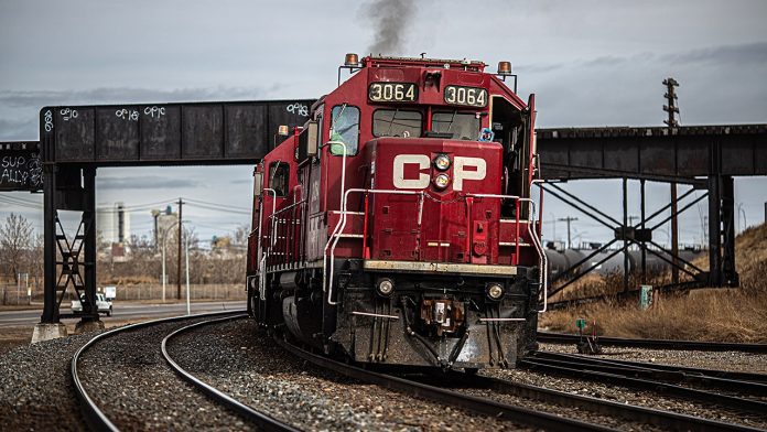Le ferrovie canadesi CP hanno chiuso le ferrovie, i lavoratori scioperano

