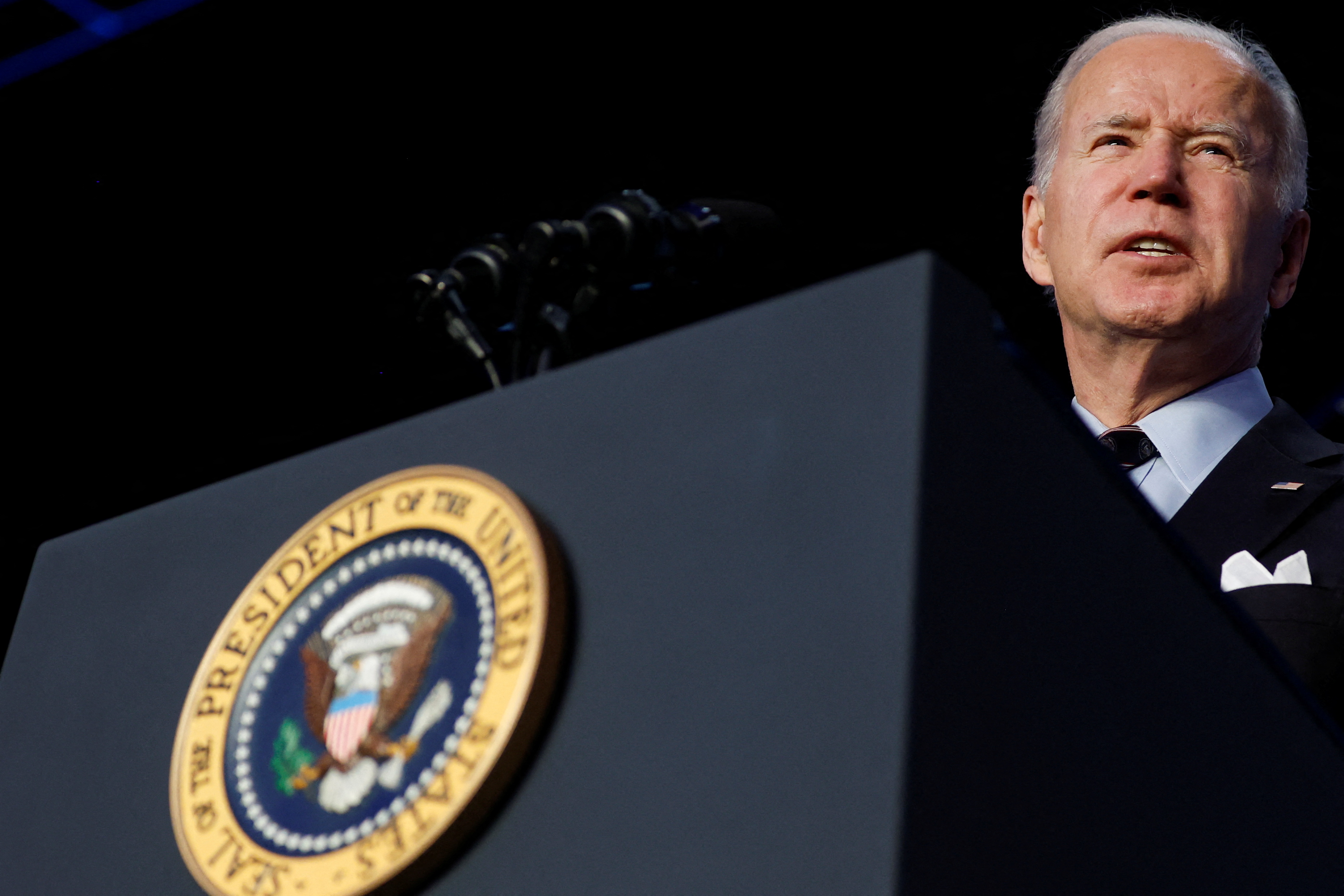 Il presidente degli Stati Uniti Joe Biden pronuncia le sue osservazioni al Winter Meeting del Democratic National Committee (DNC) a Washington