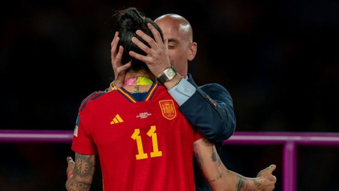 Luis Rubiales: la Federcalcio spagnola minaccia un'azione legale contro la vincitrice della Coppa del Mondo femminile Jennifer Hermoso

