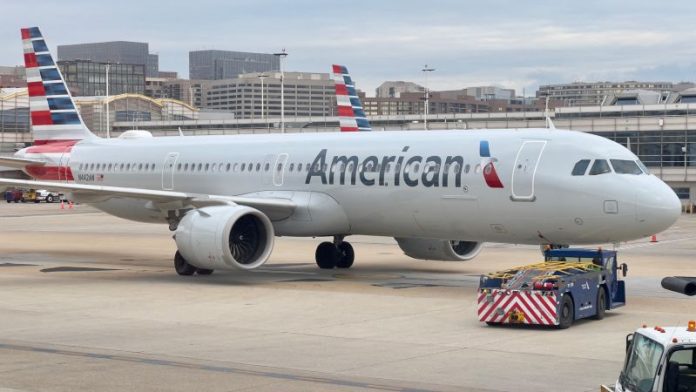 Il Dipartimento dei trasporti ha comminato la più grande multa mai vista ad American Airlines per ritardi in pista

