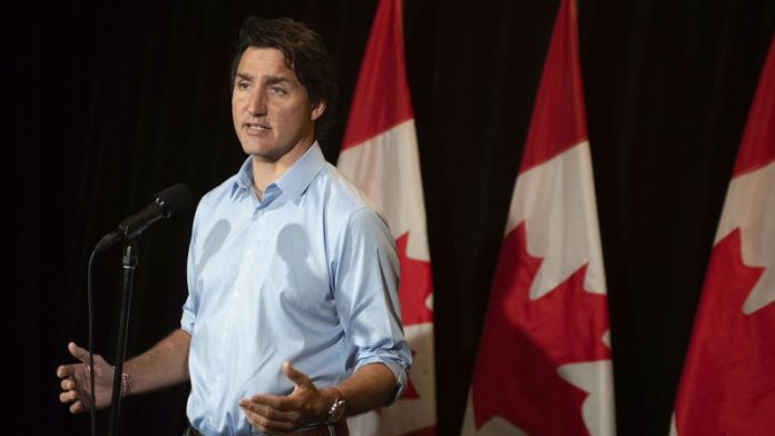 Justin Trudeau ha criticato Facebook per aver nascosto le notizie mentre gli incendi infuriano in Canada

