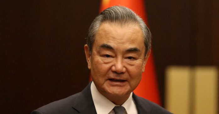 Il ministro degli Esteri cinese Wang Yi visita la Russia in vista di un possibile incontro tra Xi e Putin

