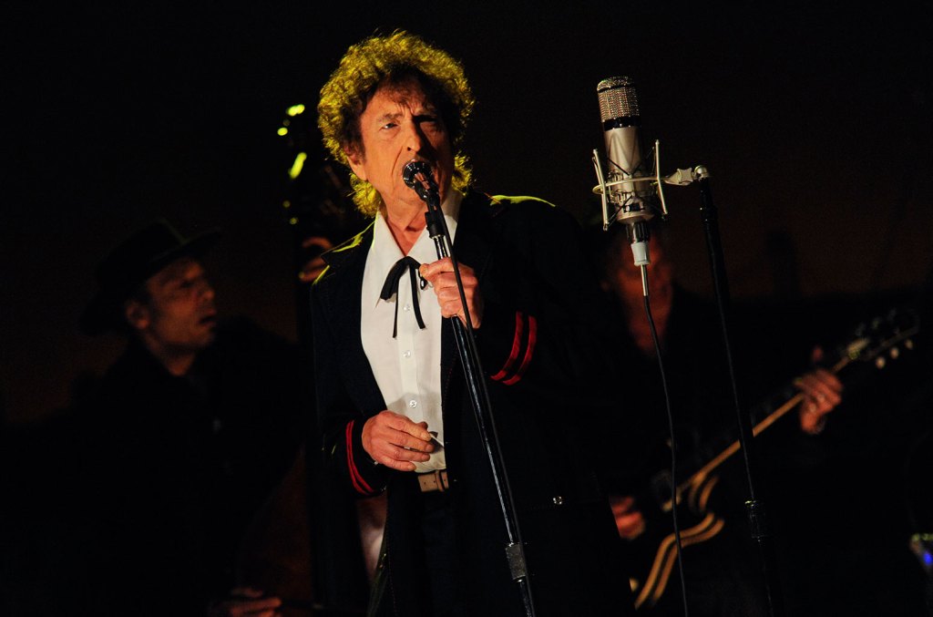 Bob Dylan si esibisce al Willie Nelson Festival 2023 - Billboard