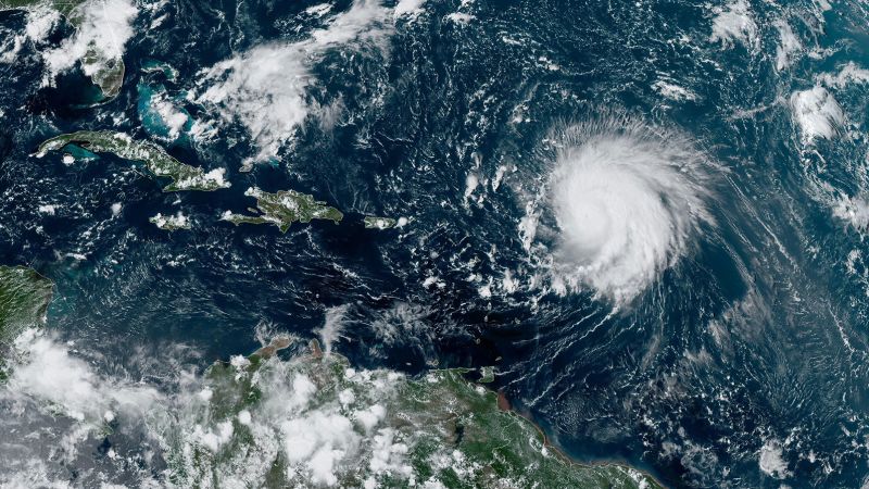 Traccia dell'uragano Lee: la tempesta ritorna allo stato di categoria 3 mentre la costa orientale si trova ad affrontare condizioni pericolose sulla spiaggia questa settimana