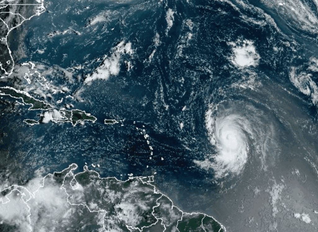 Uragano Lee - Live: La tempesta si sta rapidamente rafforzando mentre si dirige verso le isole dei Caraibi