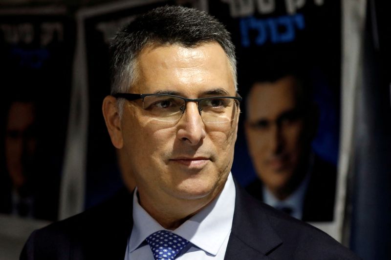 Un ministro israeliano si ritira dal governo di unità nazionale guidato da Netanyahu, affermando di essere stato emarginato