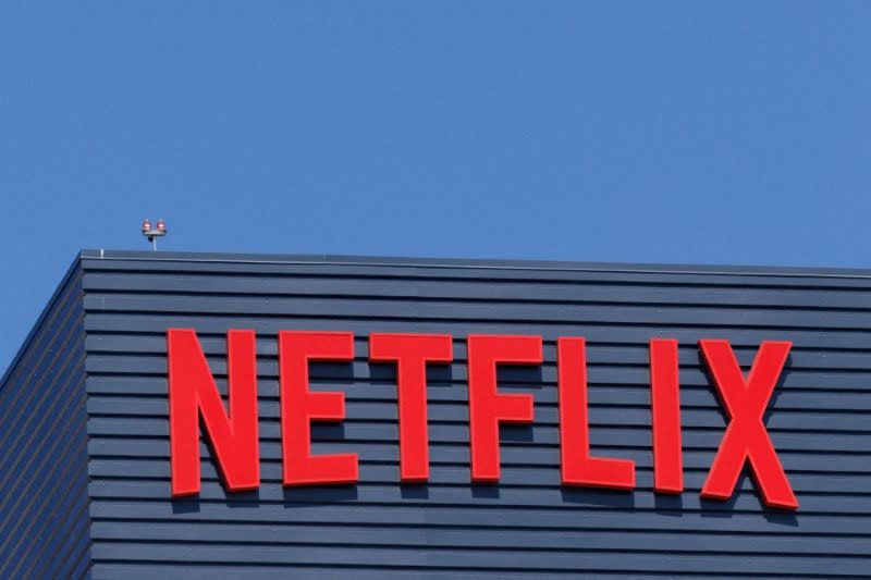 FOTO DEL FILE: Il logo Netflix appare su uno dei suoi edifici a Hollywood a Los Angeles, California, Stati Uniti, il 12 luglio 2023. REUTERS/Mike Blake/foto del file