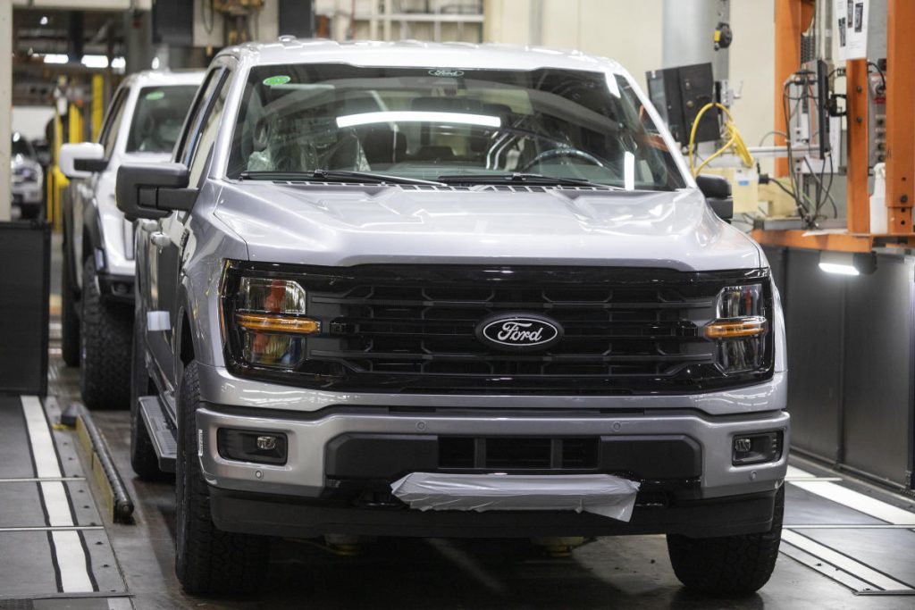 Ford supera le aspettative sugli utili del primo trimestre e prevede che gli utili per l'intero anno "seguano il livello più alto" delle previsioni