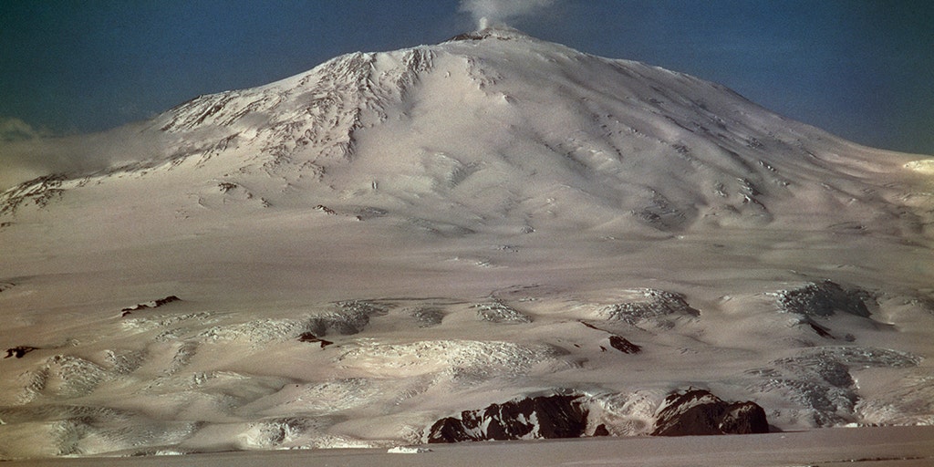 Questo vulcano attivo in Antartide emette vera polvere d'oro