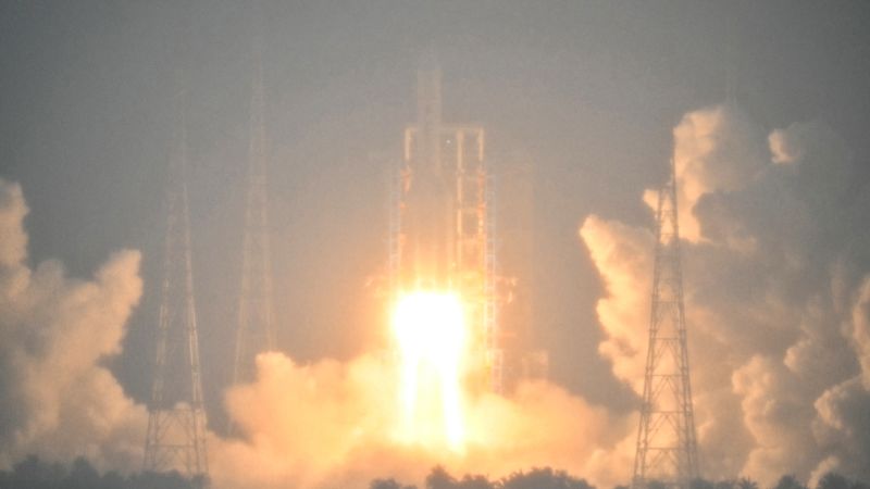 Il lancio della sonda lunare cinese Chang'e-6 mentre la corsa allo spazio con gli Stati Uniti si intensifica