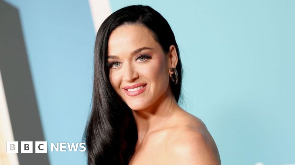 Met Gala: Katy Perry dice che la mamma ha tradito con una foto falsa