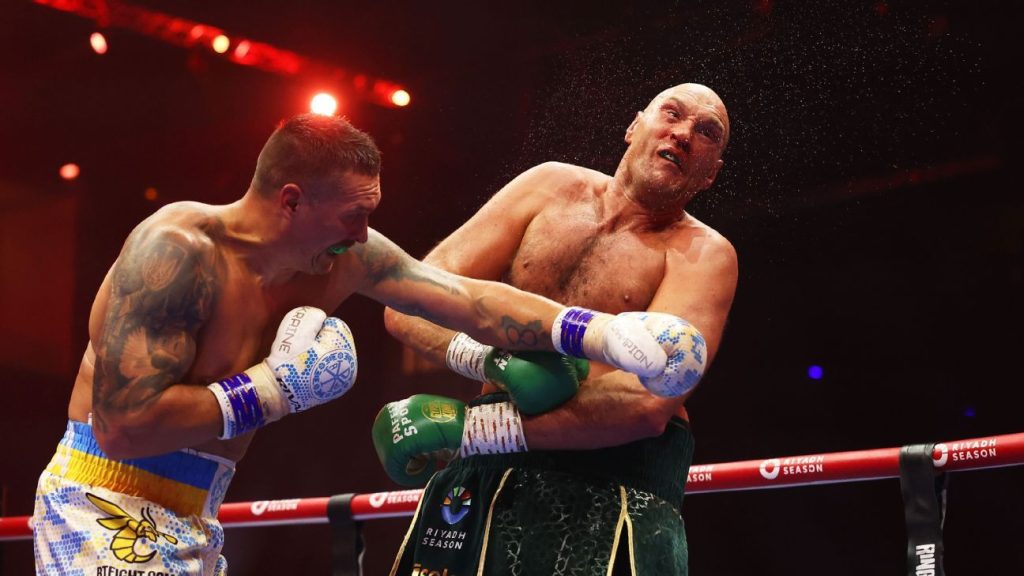 Oleksandr Usyk sconfigge il combattente Tyson Fury e diventa il campione indiscusso