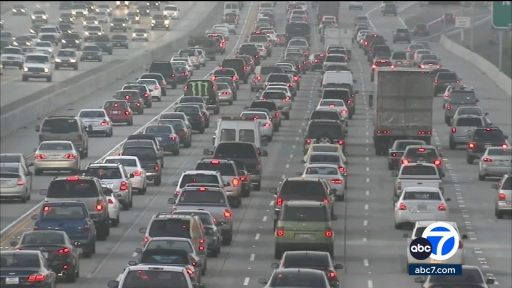 Una proposta di pedaggio stradale in California prevederebbe che gli automobilisti paghino in base alle miglia percorse invece che con una tassa sul gas per gallone
