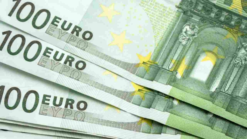 Agenzia delle Entrate, regalo di Natale in arrivo per le famiglie: bonifico a sorpresa nei conti correnti